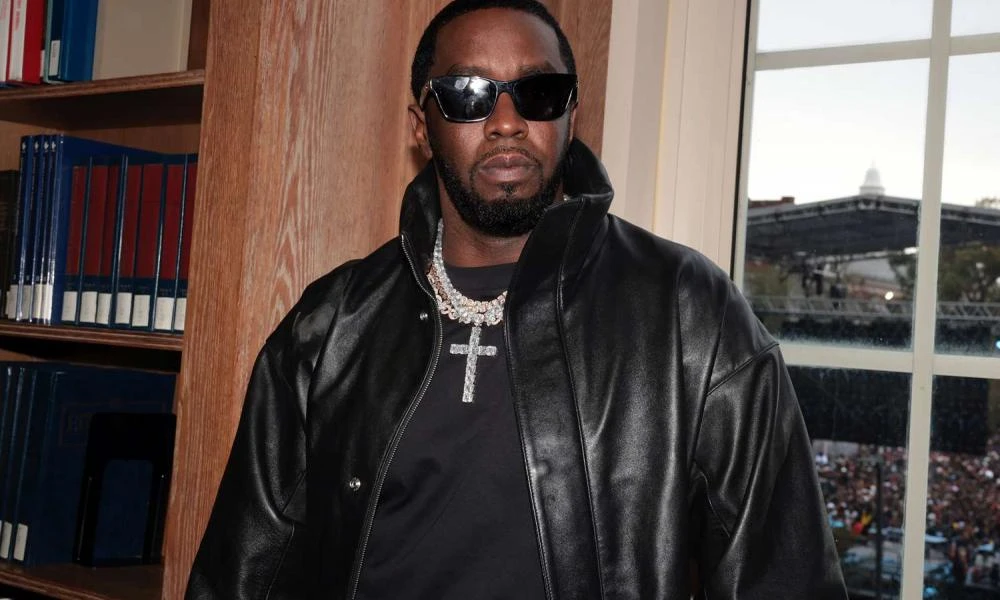 Απτόητος ο «Diddy»: Φέρεται να προσπάθησε να εκβιάσει θύματα και μάρτυρες μέσα από τη φυλακή